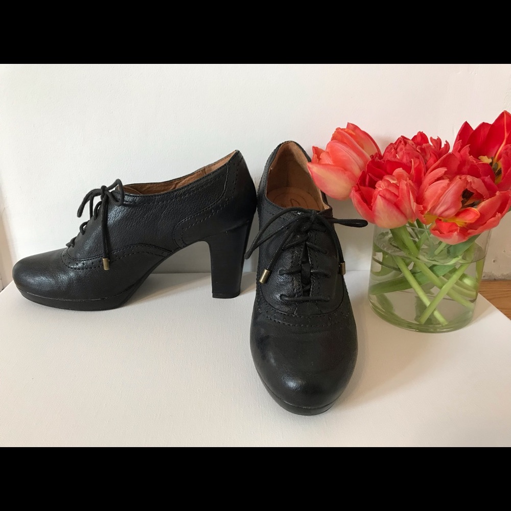 Clarks Indigo Oxford Heels